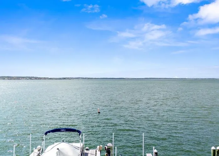 Holiday home Bayfront On 22nd St With Sunset Views, Balcony & Near Boardwalk Fun