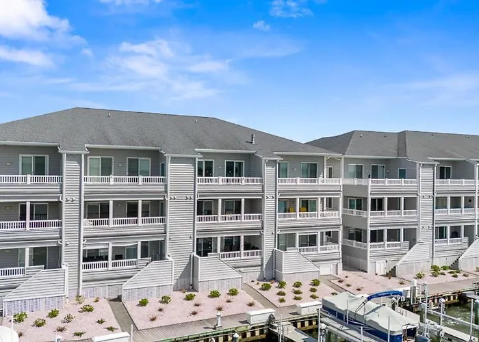 Holiday home Bayfront On 22nd St With Sunset Views, Balcony & Near Boardwalk Fun