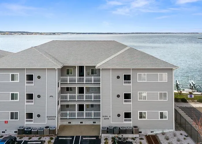 Holiday home Bayfront On 22nd St With Sunset Views, Balcony & Near Boardwalk Fun