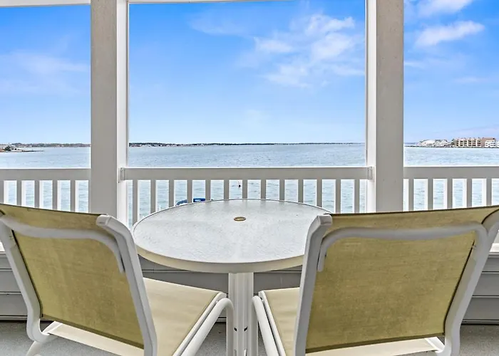 Bayfront On 22nd St With Sunset Views, Balcony & Near Boardwalk Fun