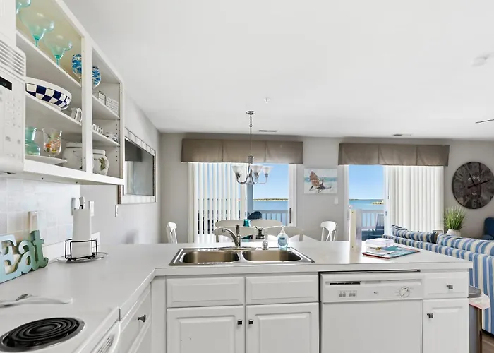 Holiday home Bayfront On 22nd St With Sunset Views, Balcony & Near Boardwalk Fun Ocean City