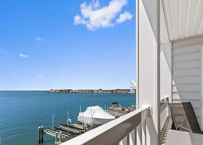 Bayfront On 22nd St With Sunset Views, Balcony & Near Boardwalk Fun Holiday home *