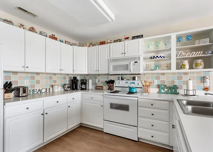 Bayfront On 22nd St With Sunset Views, Balcony & Near Boardwalk Fun
