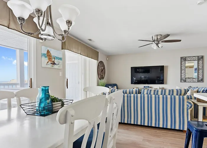 Bayfront On 22nd St With Sunset Views, Balcony & Near Boardwalk Fun Holiday home *