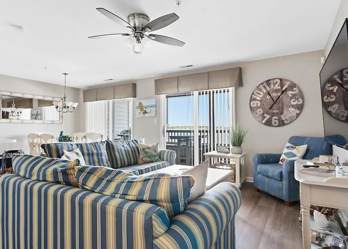 Holiday home Bayfront On 22nd St With Sunset Views, Balcony & Near Boardwalk Fun