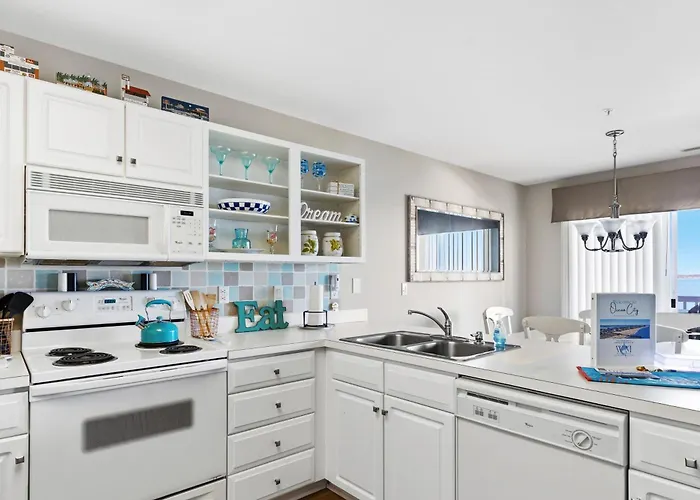 Bayfront On 22nd St With Sunset Views, Balcony & Near Boardwalk Fun Holiday home *