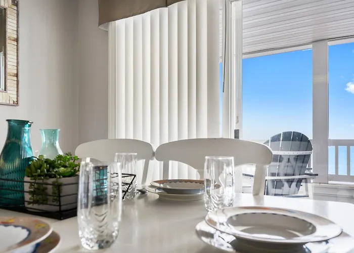 Holiday home Bayfront On 22nd St With Sunset Views, Balcony & Near Boardwalk Fun