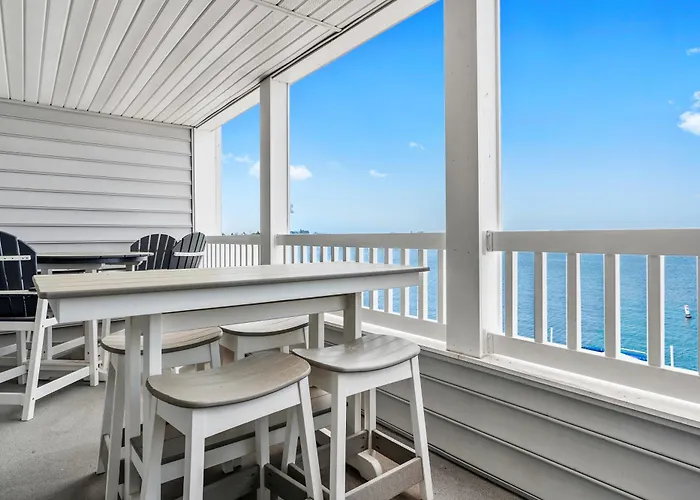 Bayfront On 22nd St With Sunset Views, Balcony & Near Boardwalk Fun *